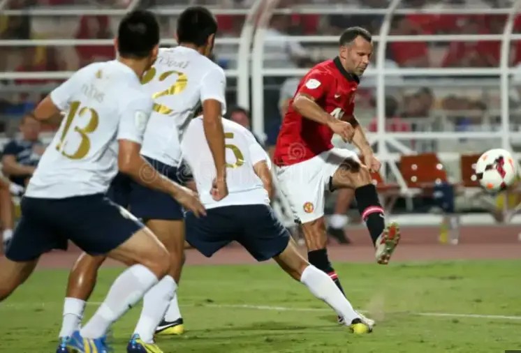 惯用左脚踢球的人比较强？