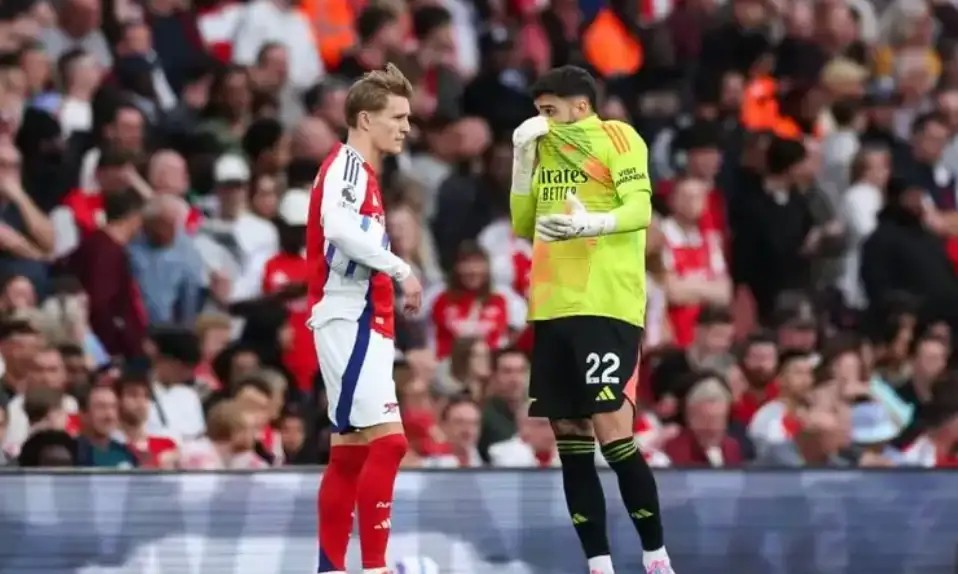 为什么这么多足球运动员说话时会捂住嘴?